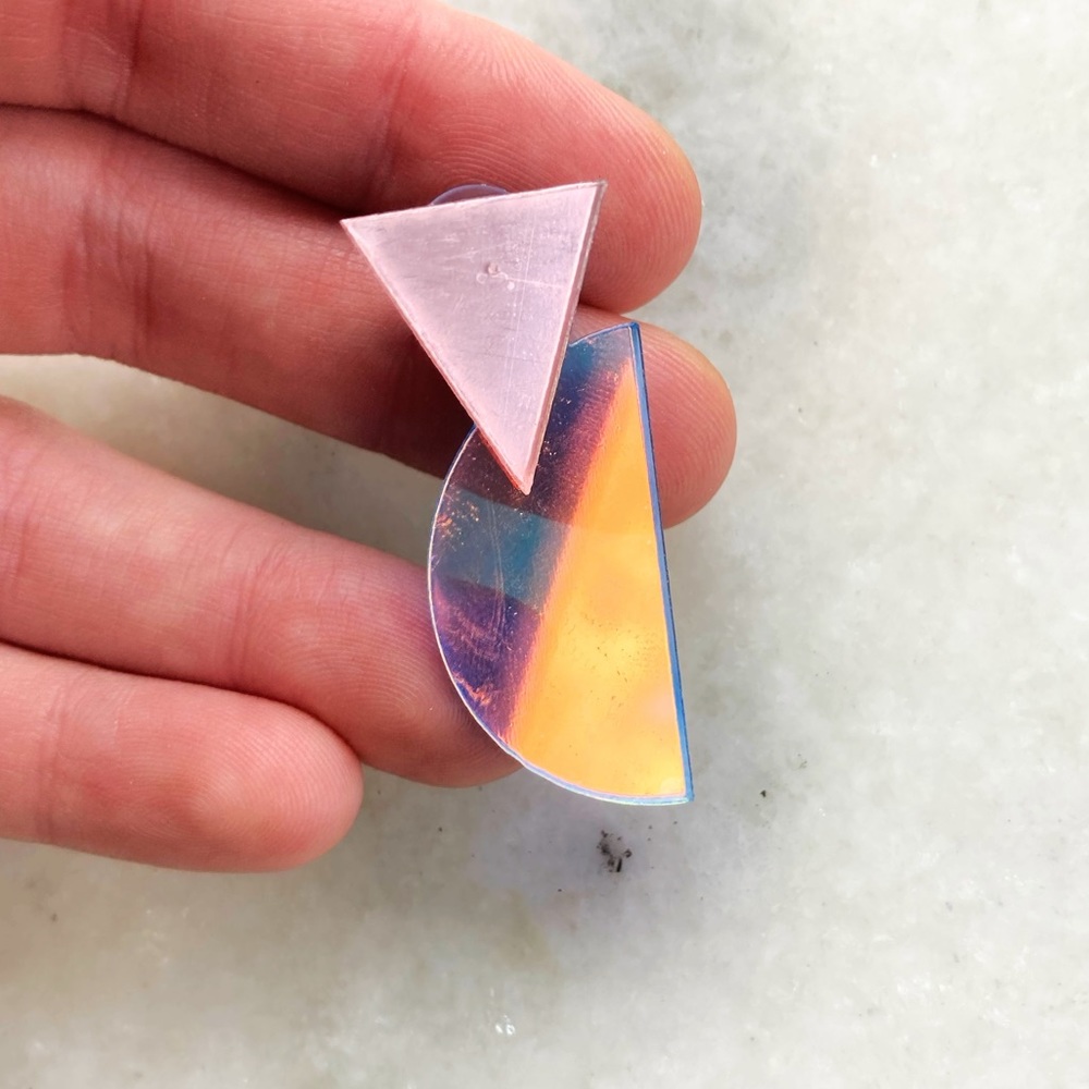 NEW! Transparent Iridescent Geo Earrings 🎊 - Picture 4 of 5